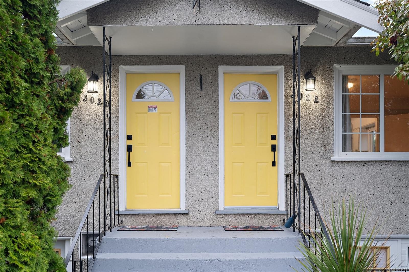 3020-3022 Donald St, Saanich, BC - Outdoor