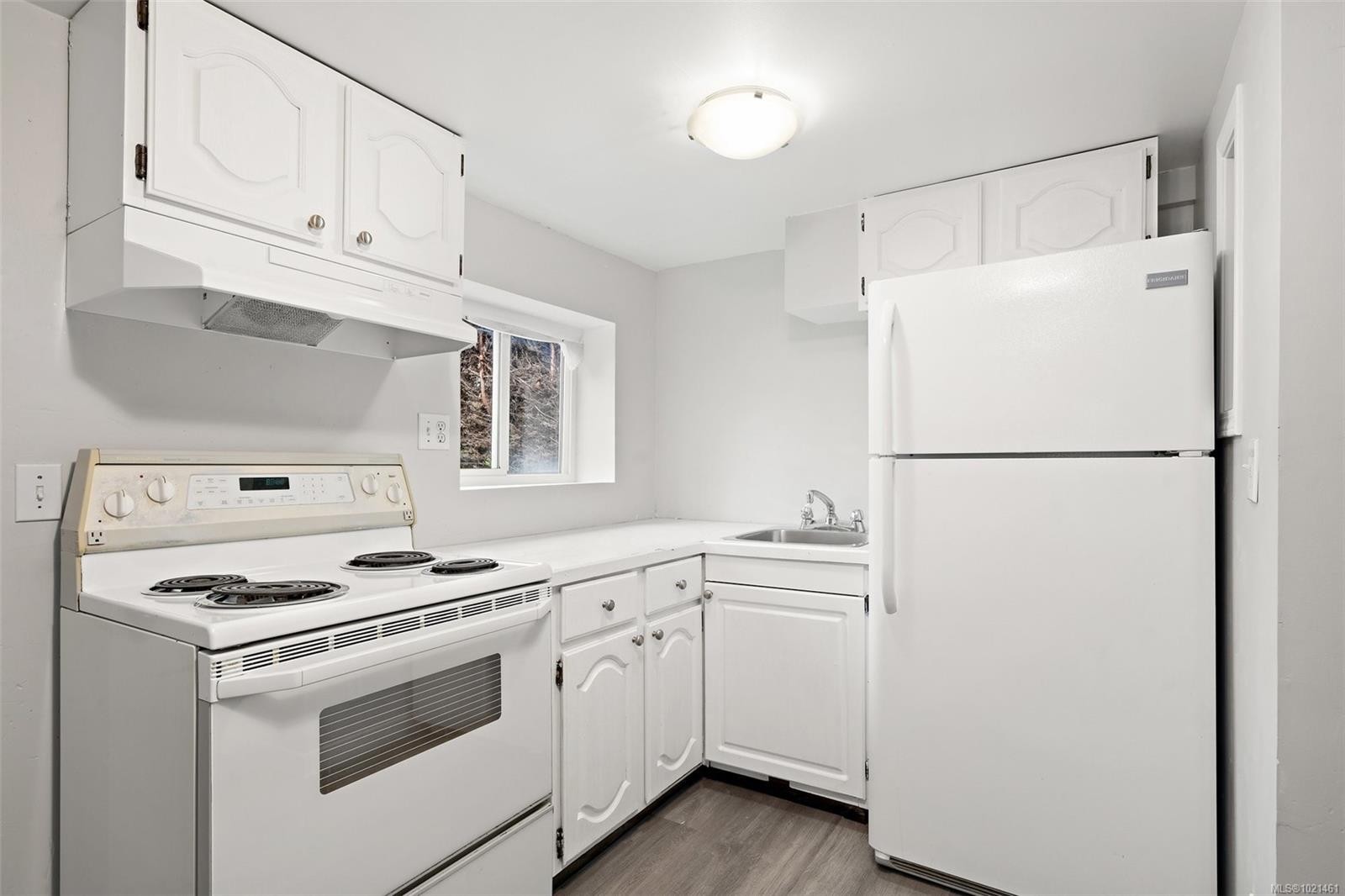 3020-3022 Donald St, Saanich, BC - Indoor Photo Showing Kitchen