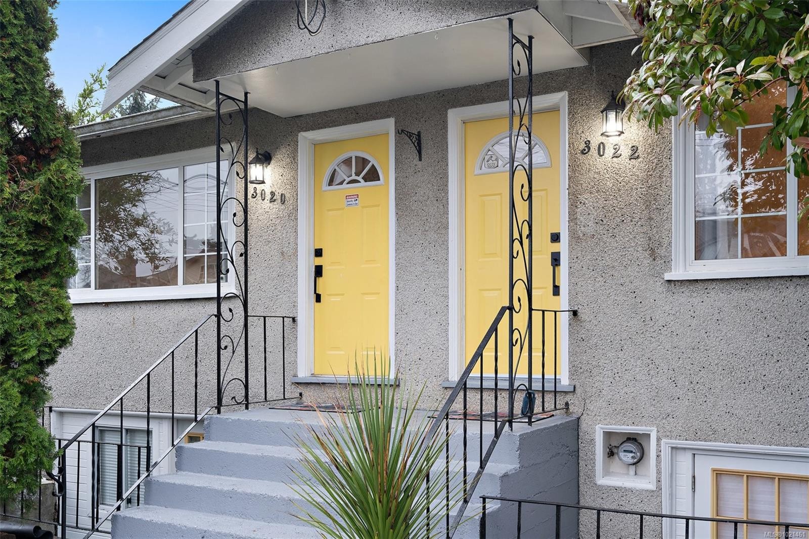 3020-3022 Donald St, Saanich, BC - Outdoor