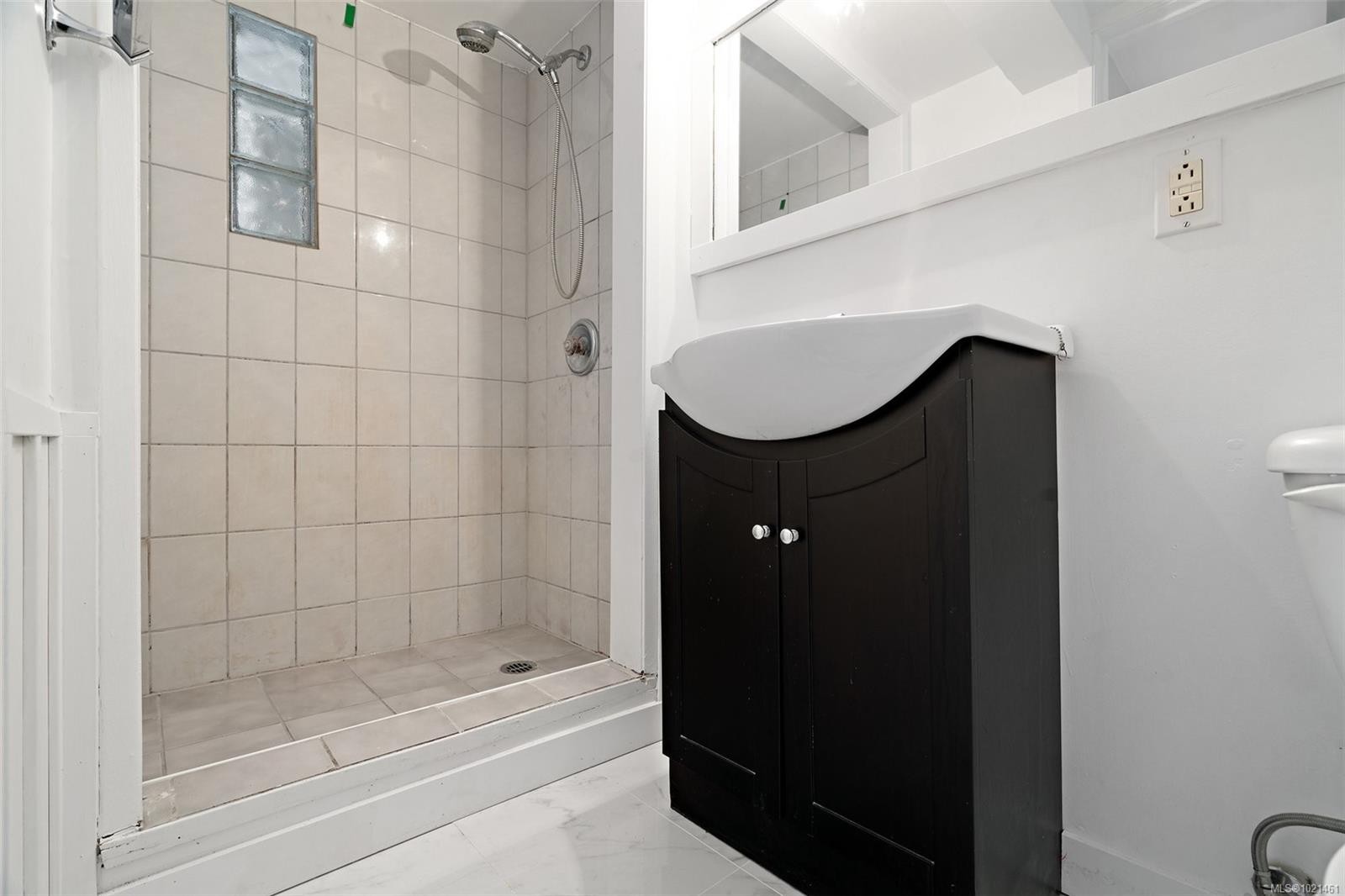 3020-3022 Donald St, Saanich, BC - Indoor Photo Showing Bathroom