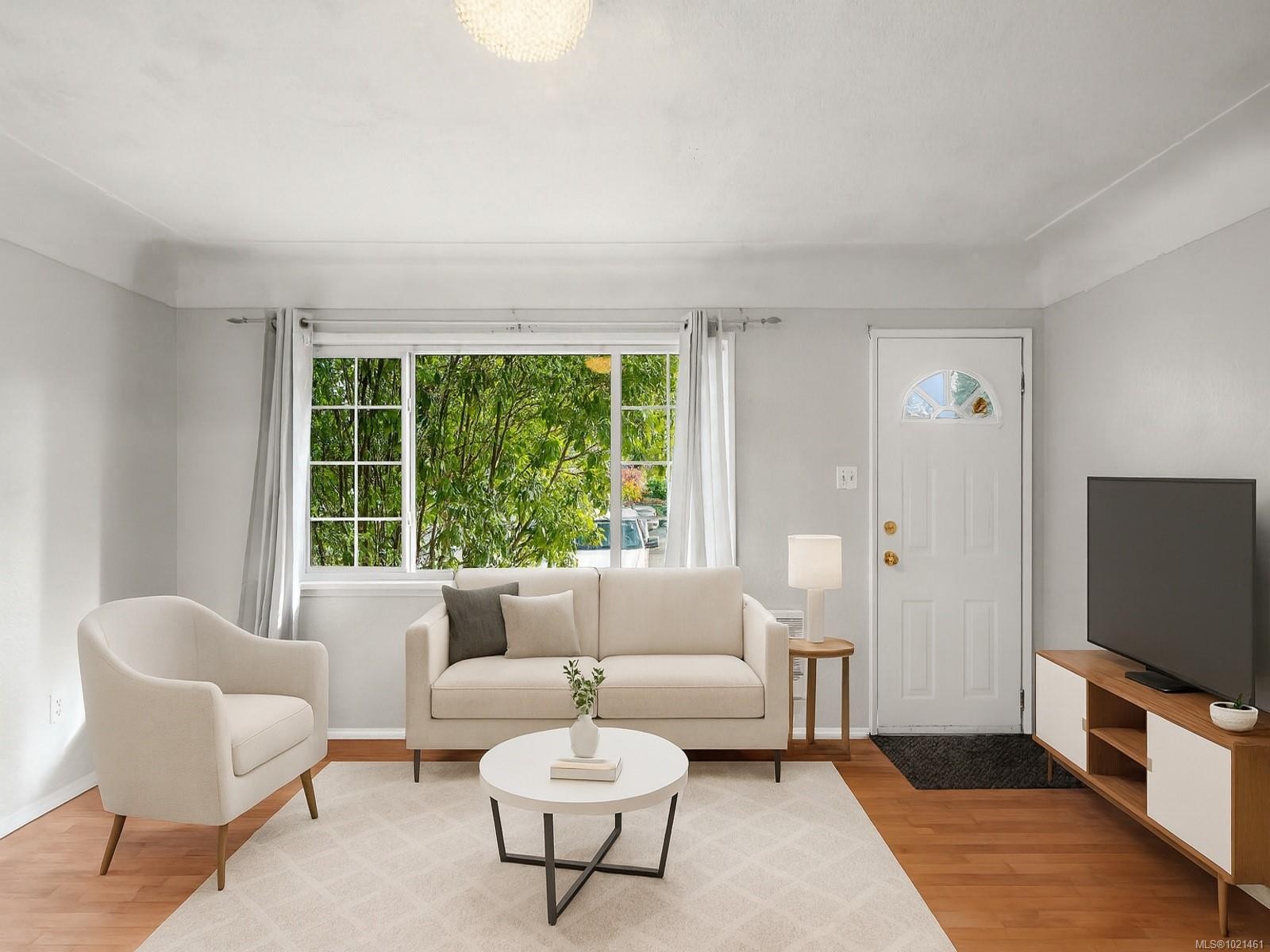 3020-3022 Donald St, Saanich, BC - Indoor Photo Showing Living Room