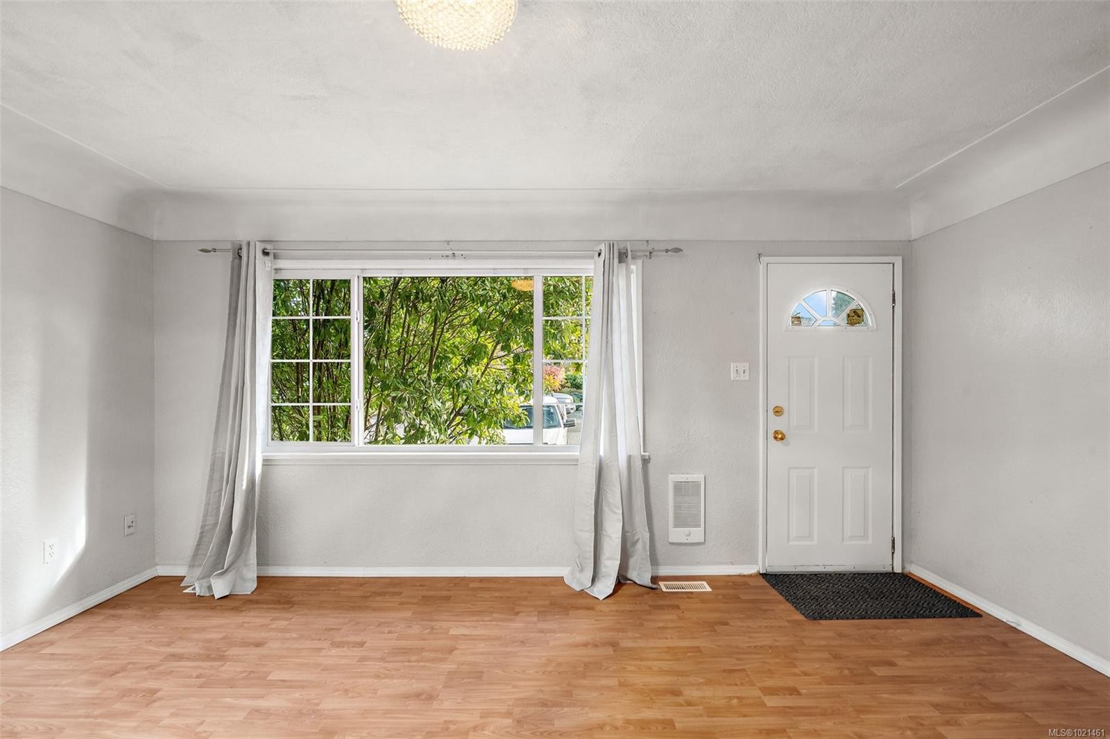 3020-3022 Donald St, Saanich, BC - Indoor Photo Showing Other Room