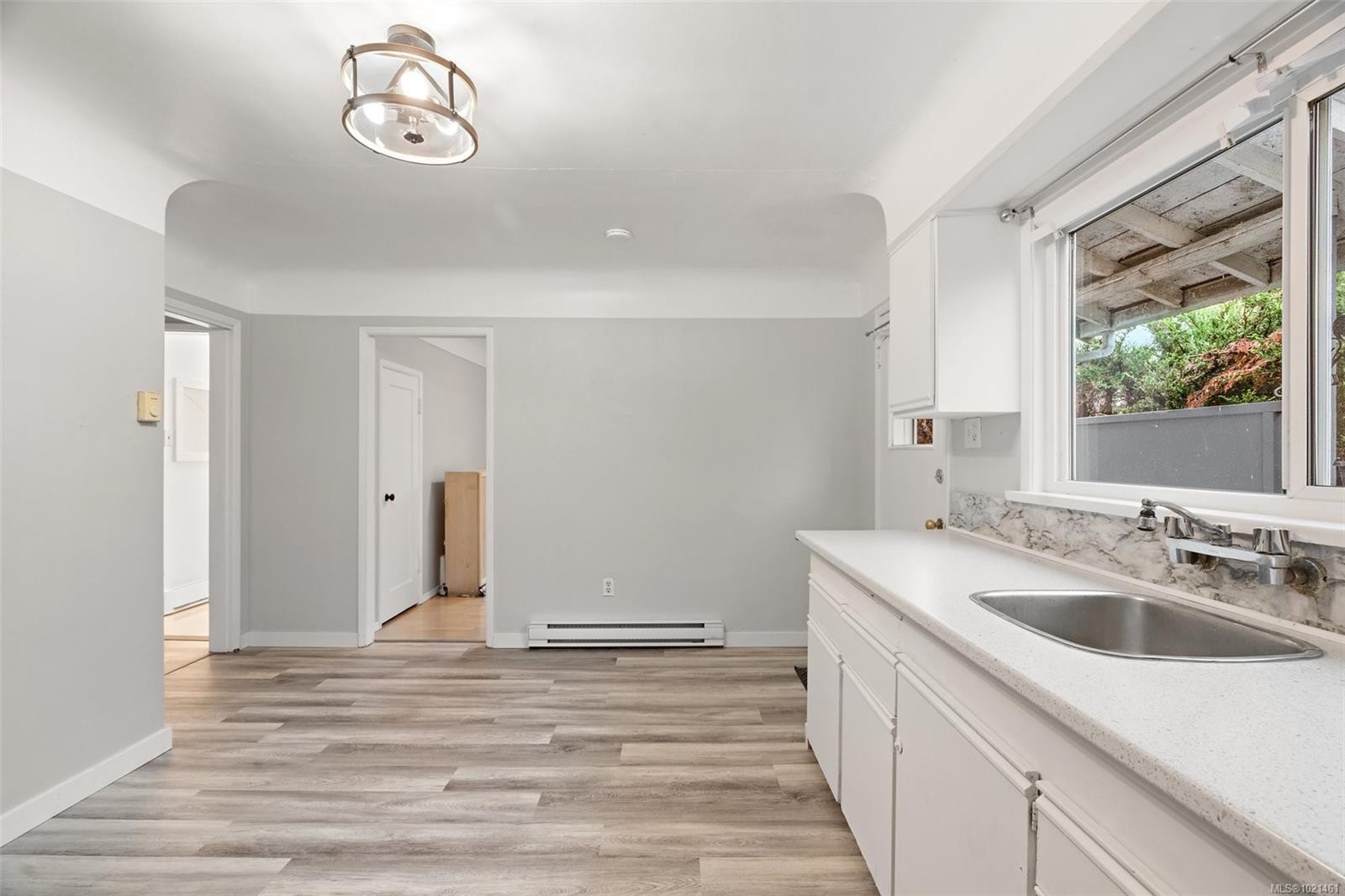 3020-3022 Donald St, Saanich, BC - Indoor Photo Showing Kitchen