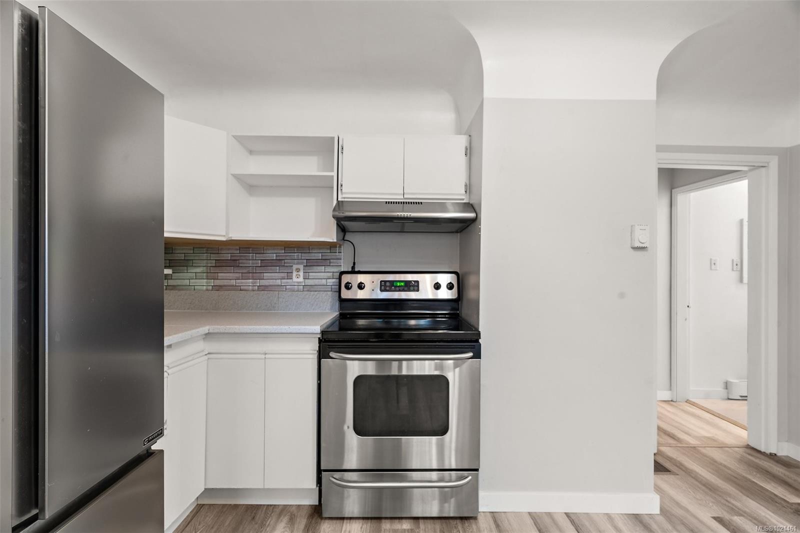 3020-3022 Donald St, Saanich, BC - Indoor Photo Showing Kitchen