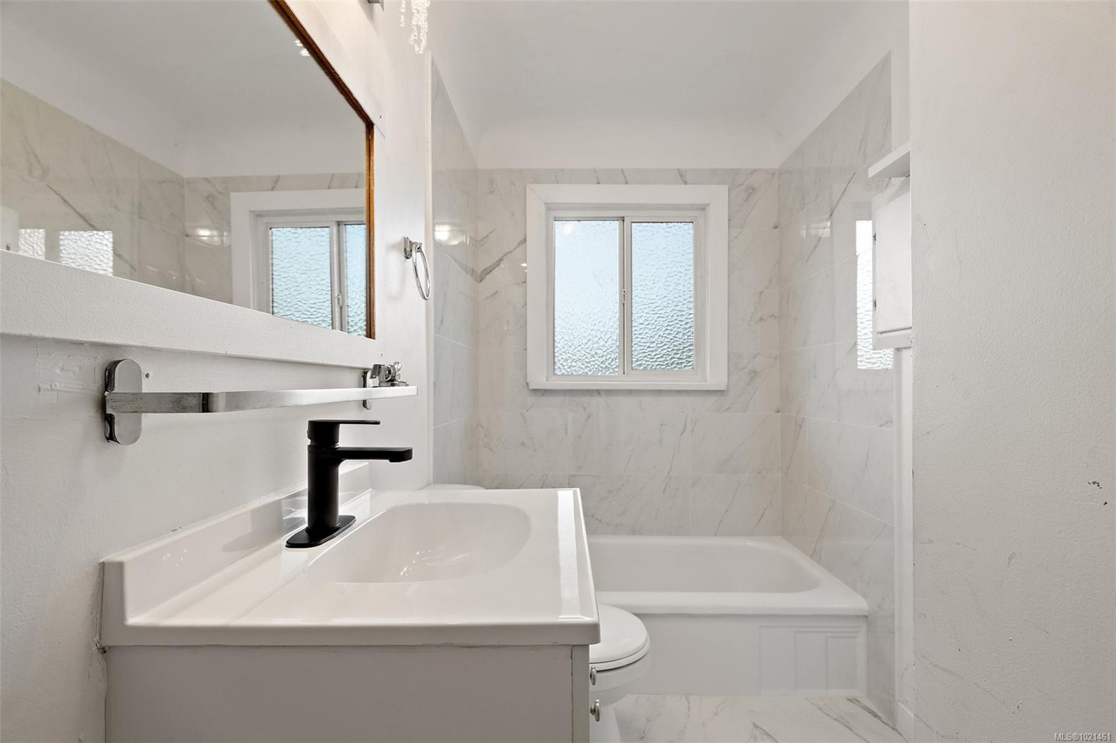 3020-3022 Donald St, Saanich, BC - Indoor Photo Showing Bathroom