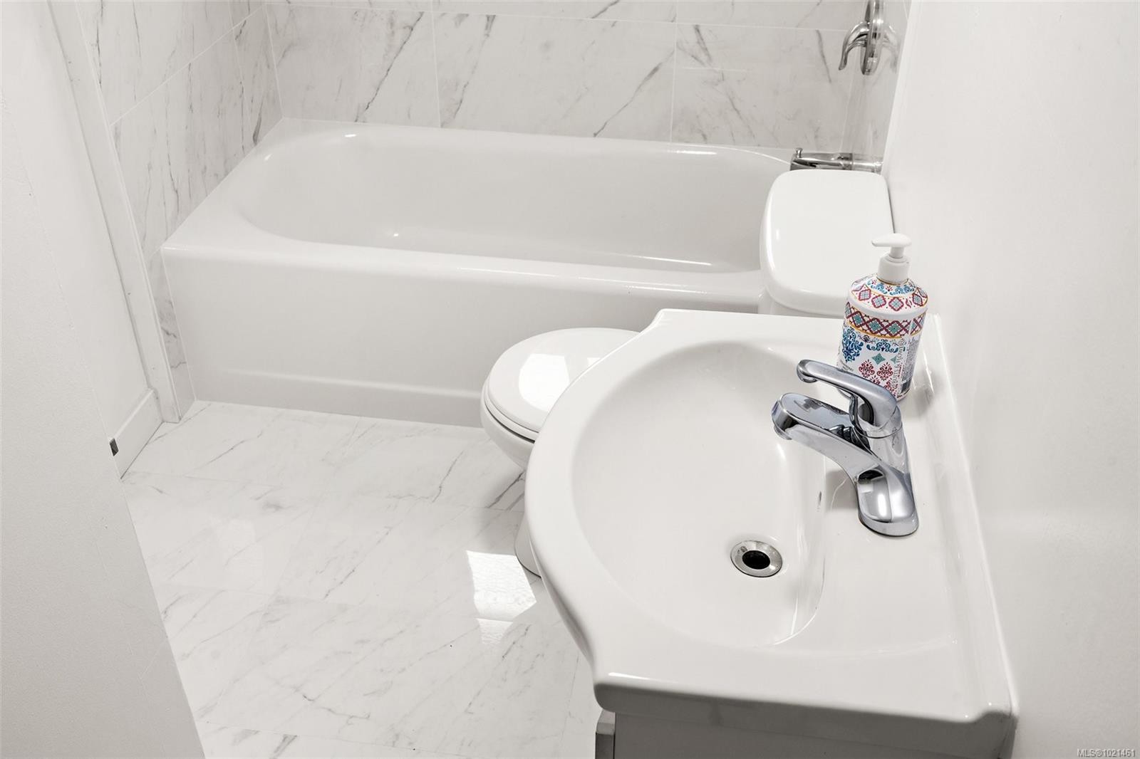 3020-3022 Donald St, Saanich, BC - Indoor Photo Showing Bathroom