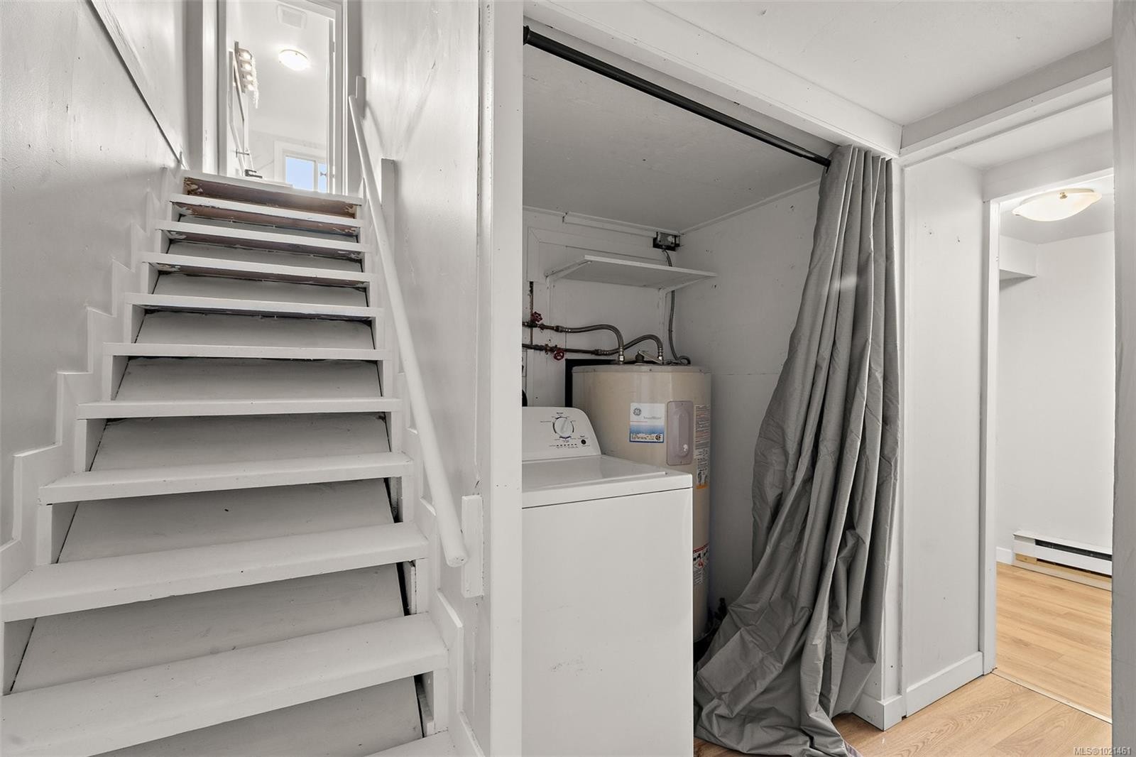 3020-3022 Donald St, Saanich, BC - Indoor Photo Showing Laundry Room