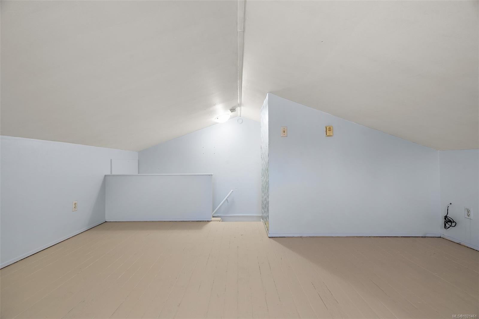 3020-3022 Donald St, Saanich, BC - Indoor Photo Showing Other Room