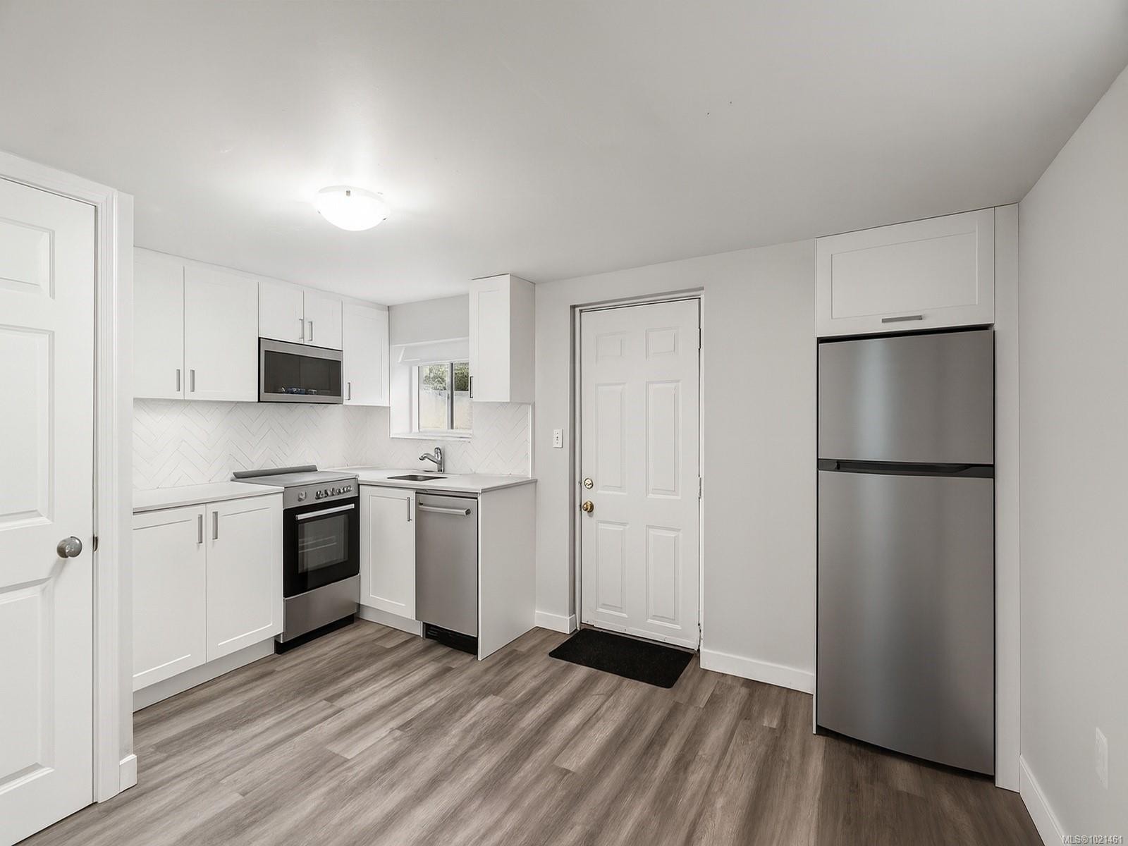 3020-3022 Donald St, Saanich, BC - Indoor Photo Showing Kitchen