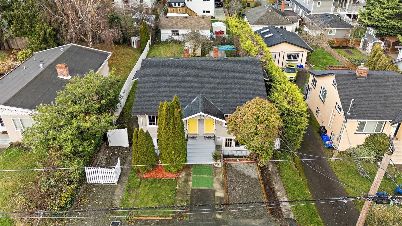 3020-3022 Donald St, Saanich, BC - Outdoor