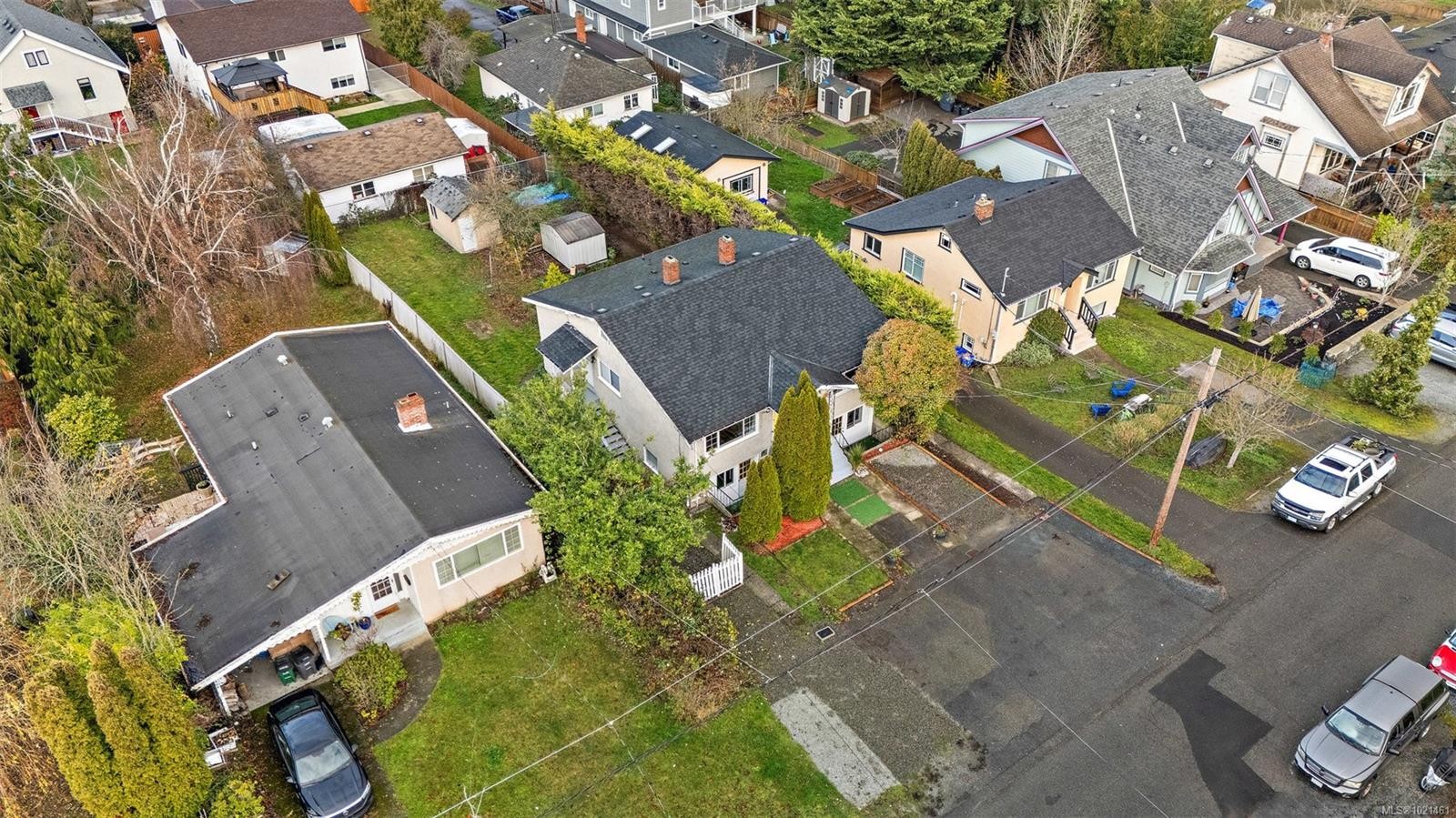 3020-3022 Donald St, Saanich, BC - With View