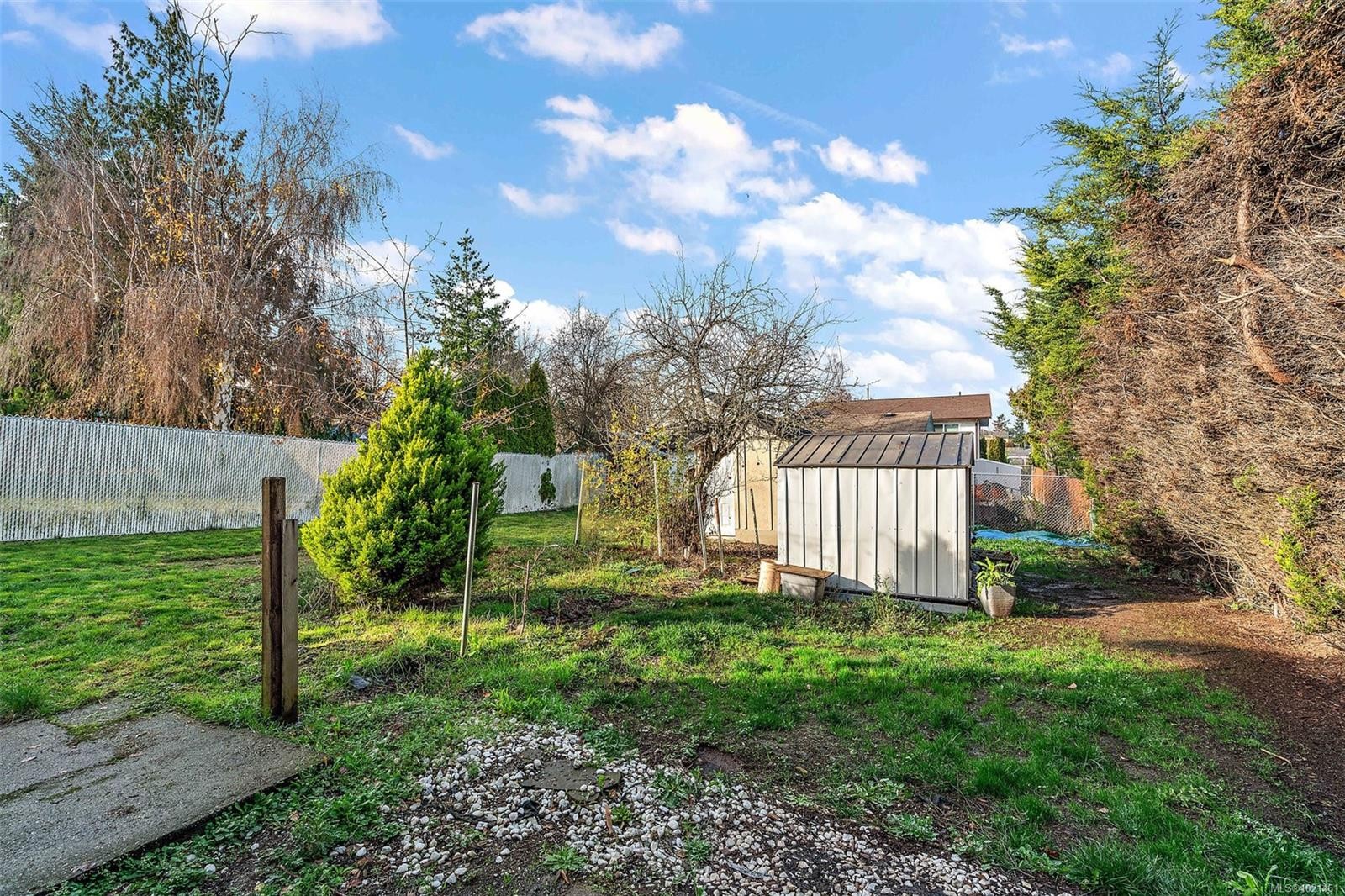 3020-3022 Donald St, Saanich, BC - Outdoor