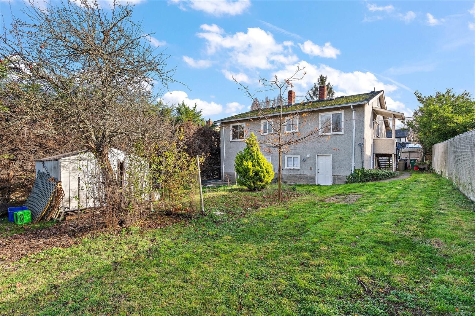 3020-3022 Donald St, Saanich, BC - Outdoor