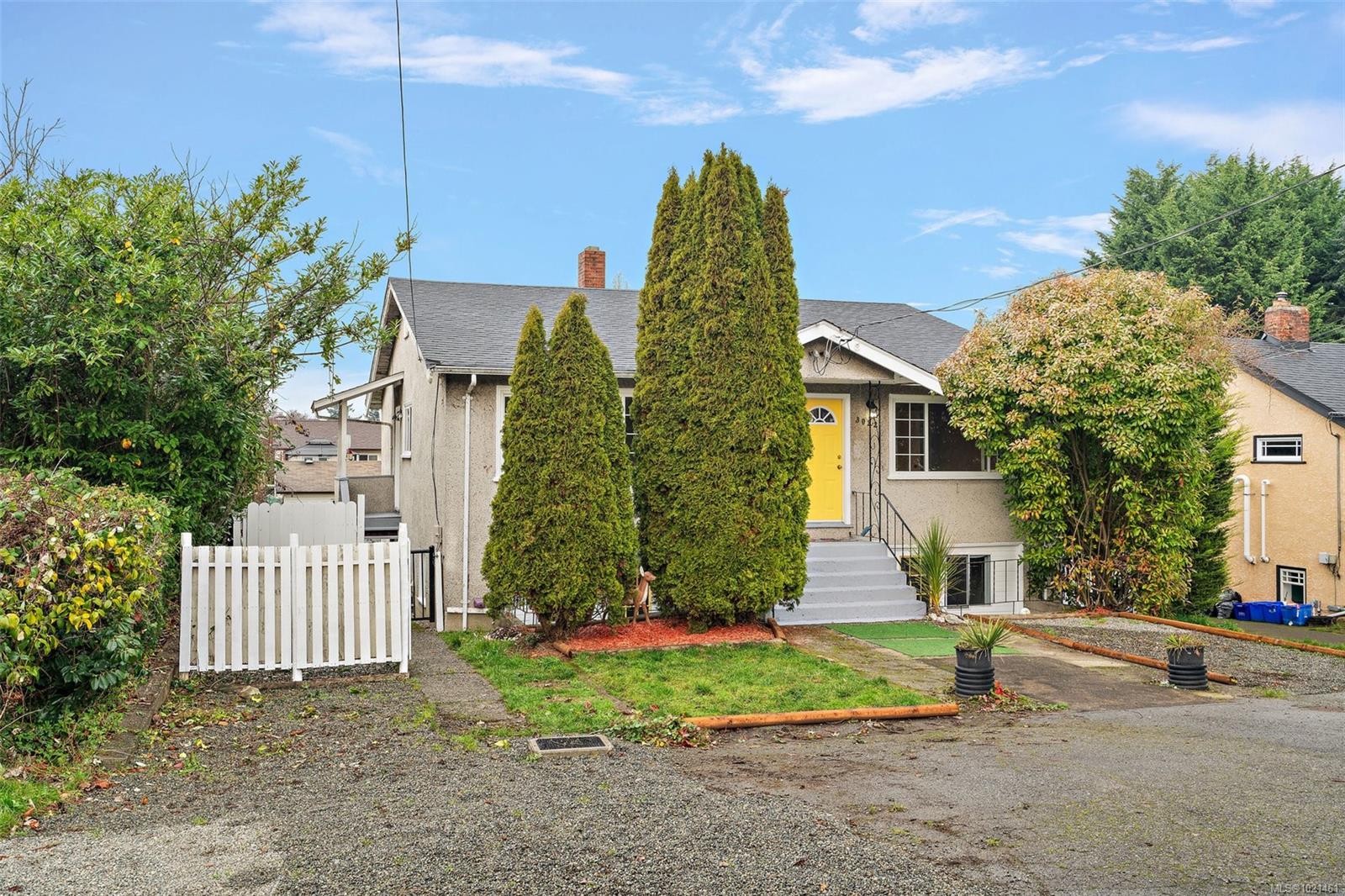 3020-3022 Donald St, Saanich, BC - Outdoor