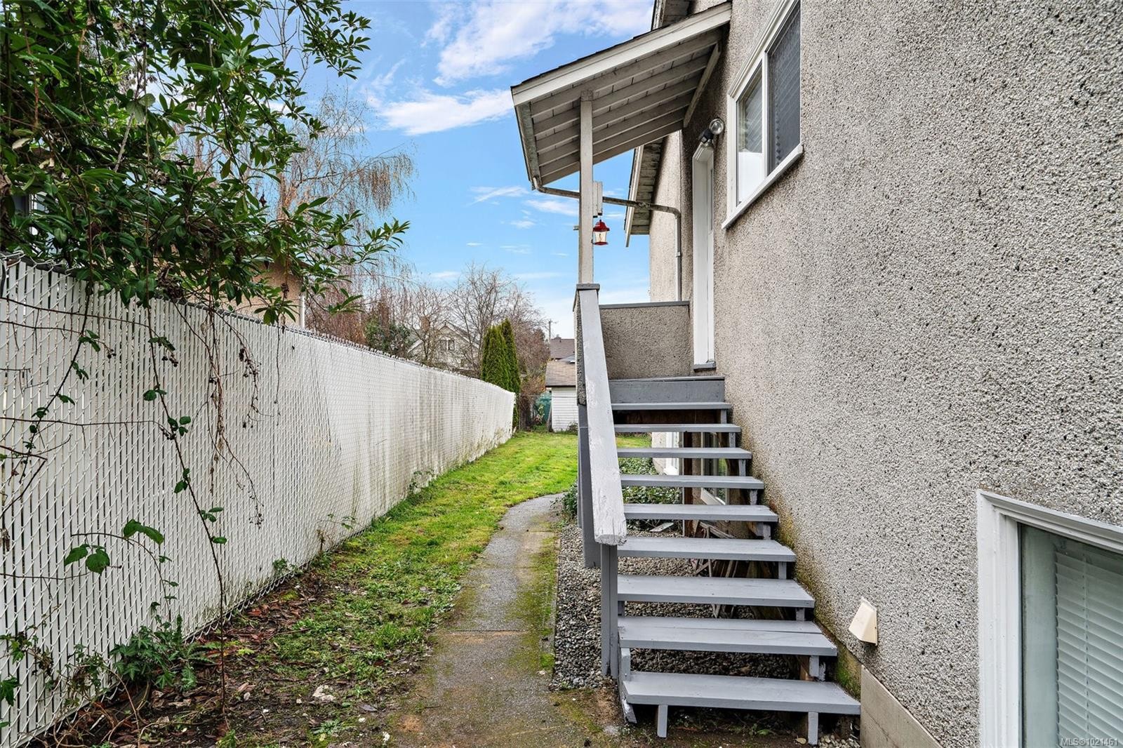 3020-3022 Donald St, Saanich, BC - Outdoor