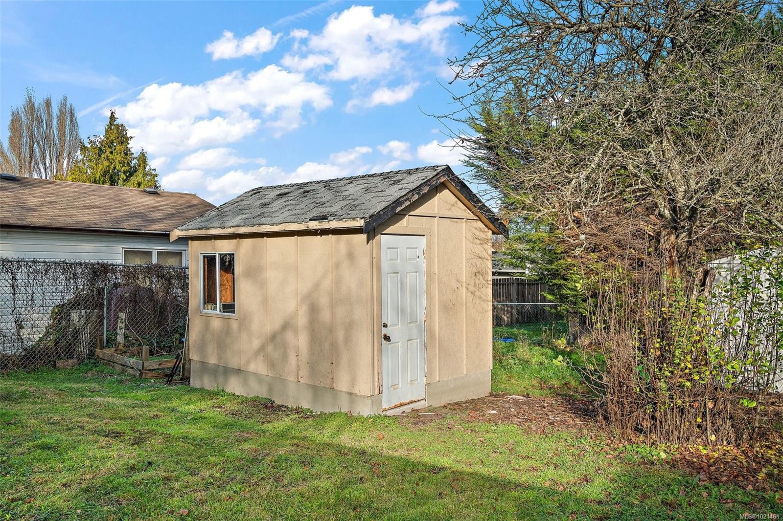 3020-3022 Donald St, Saanich, BC - Outdoor