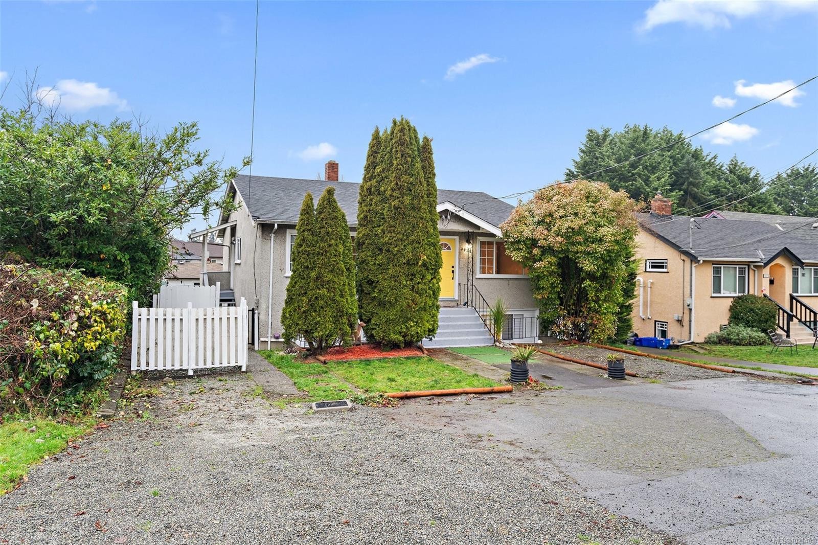 3020-3022 Donald St, Saanich, BC - Outdoor