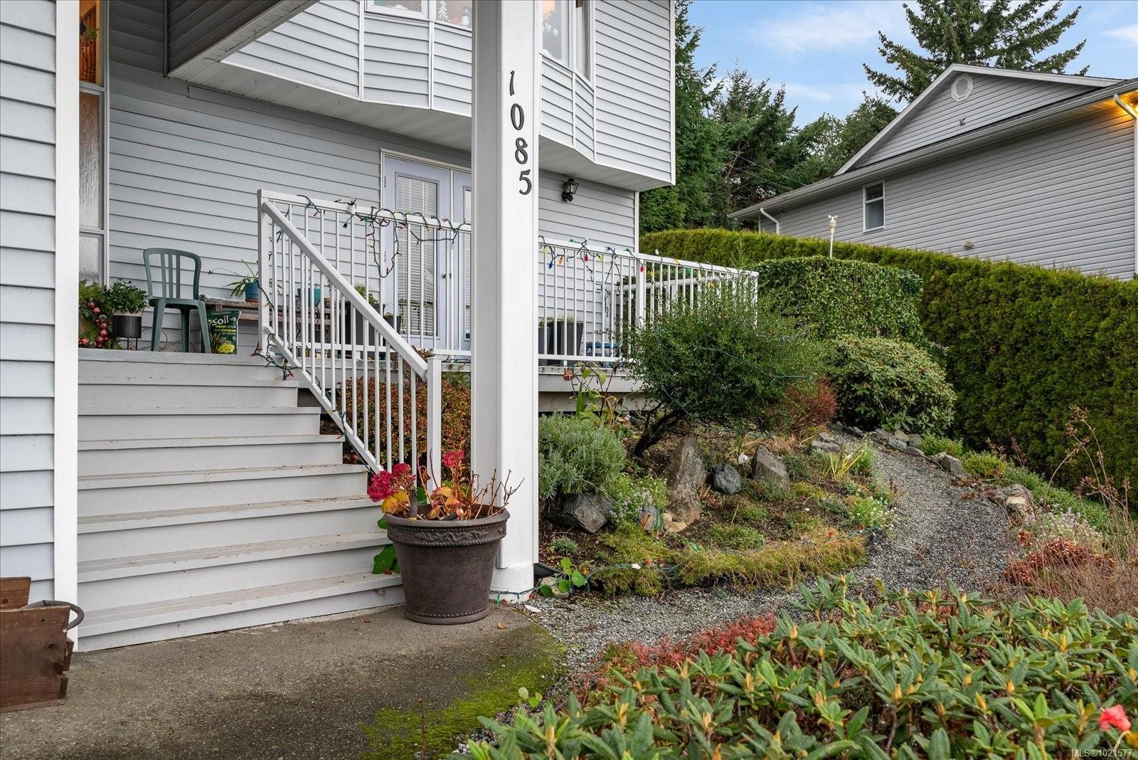 1085 College Dr, Nanaimo, BC