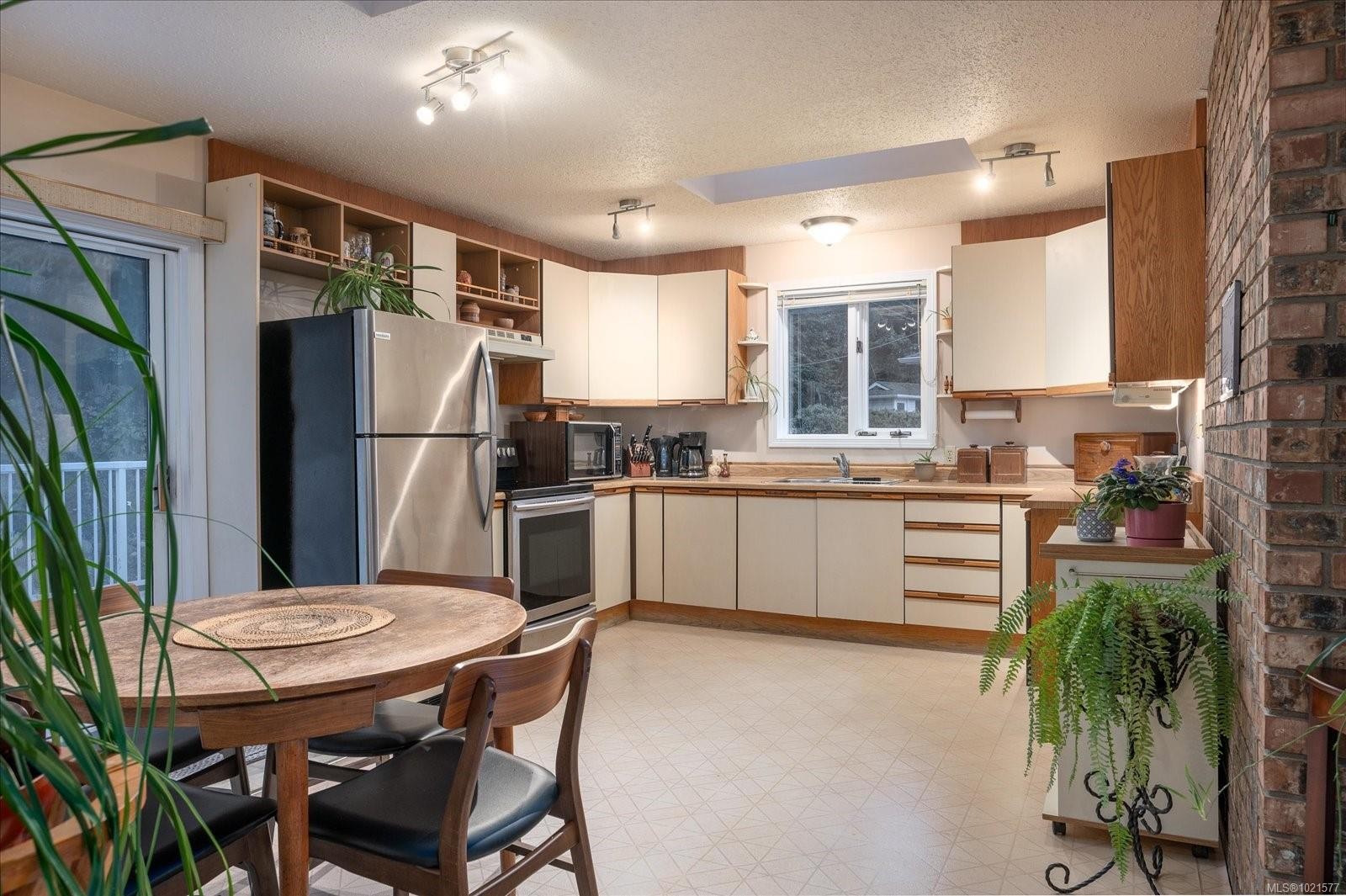 1085 College Dr, Nanaimo, BC