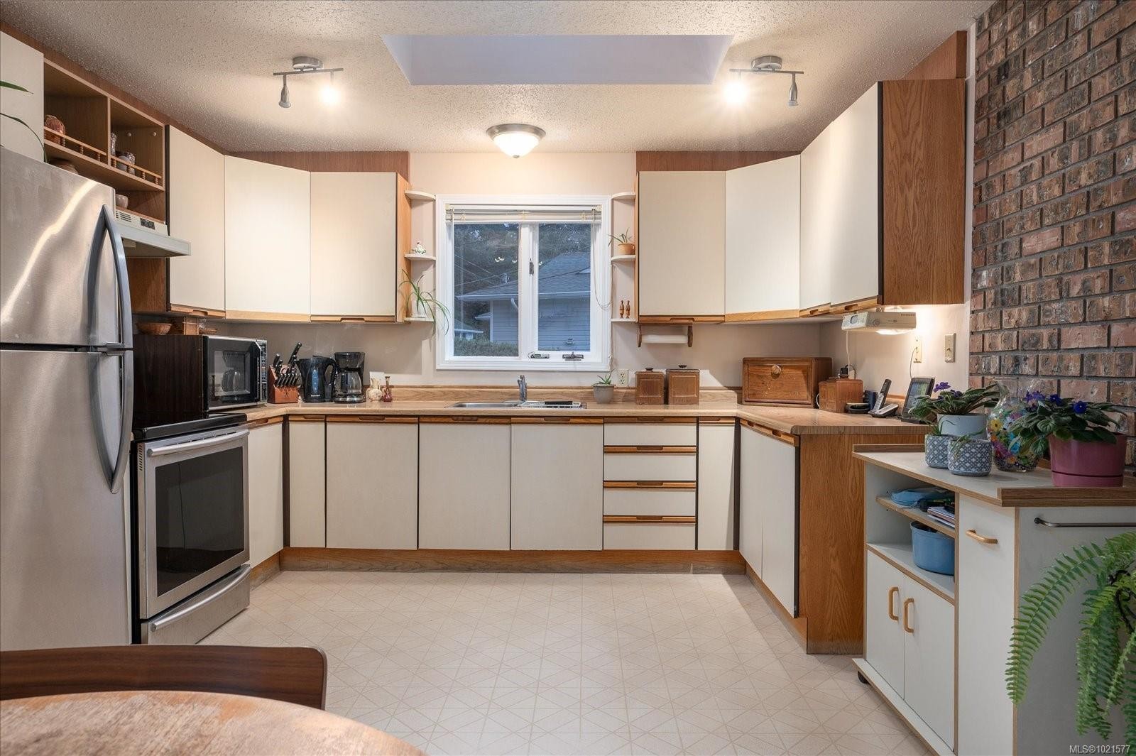 1085 College Dr, Nanaimo, BC