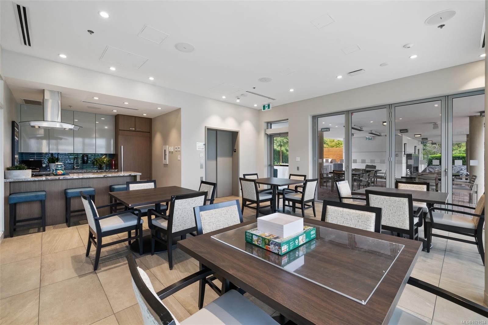 1104-777 Belleville St, Victoria, BC - Indoor Photo Showing Dining Room