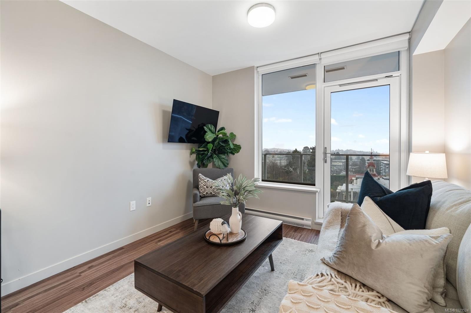 1104-777 Belleville St, Victoria, BC - Indoor Photo Showing Living Room