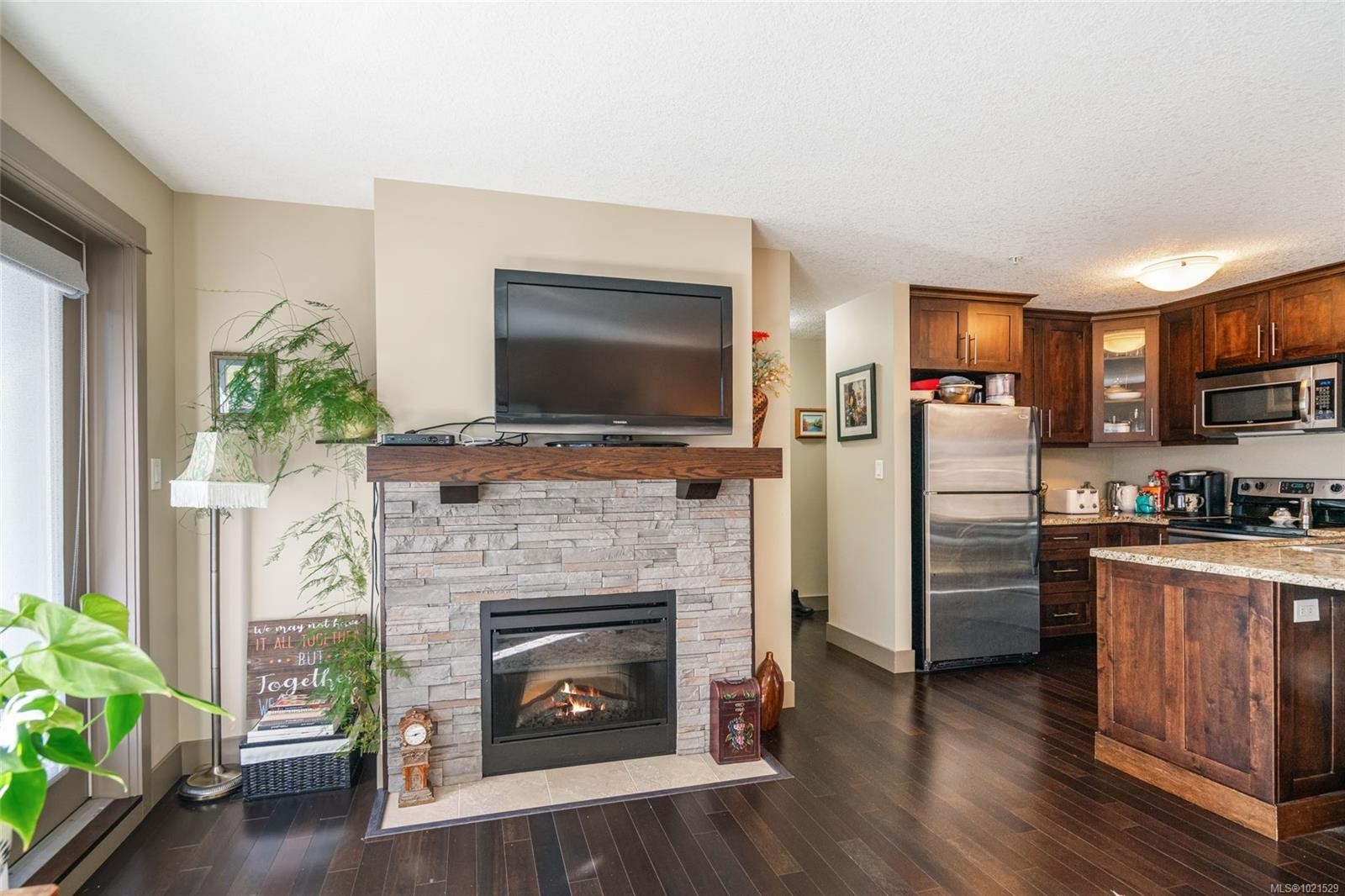 208-257 Moilliet St South, Parksville, BC - Indoor With Fireplace