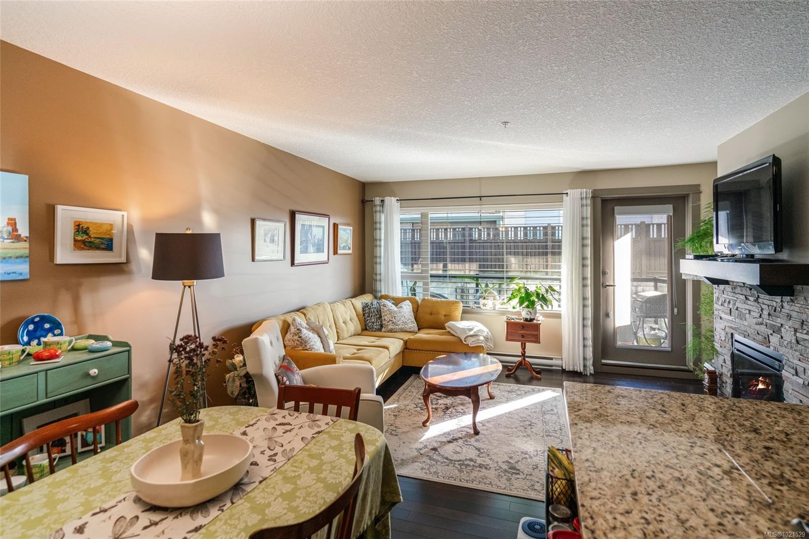 208-257 Moilliet St South, Parksville, BC - Indoor Photo Showing Living Room With Fireplace