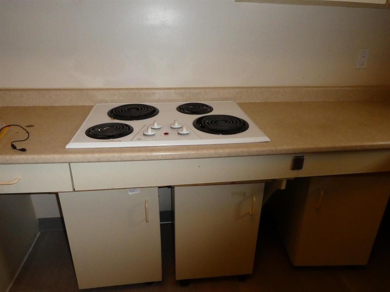 305 Clarke Avenue Se, Geraldton, ON - Indoor Photo Showing Kitchen