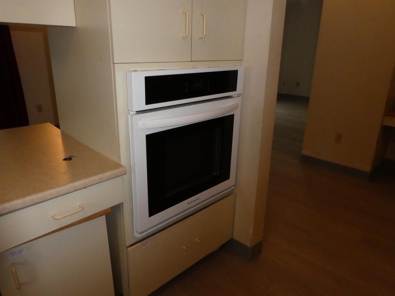305 Clarke Avenue Se, Geraldton, ON - Indoor Photo Showing Kitchen