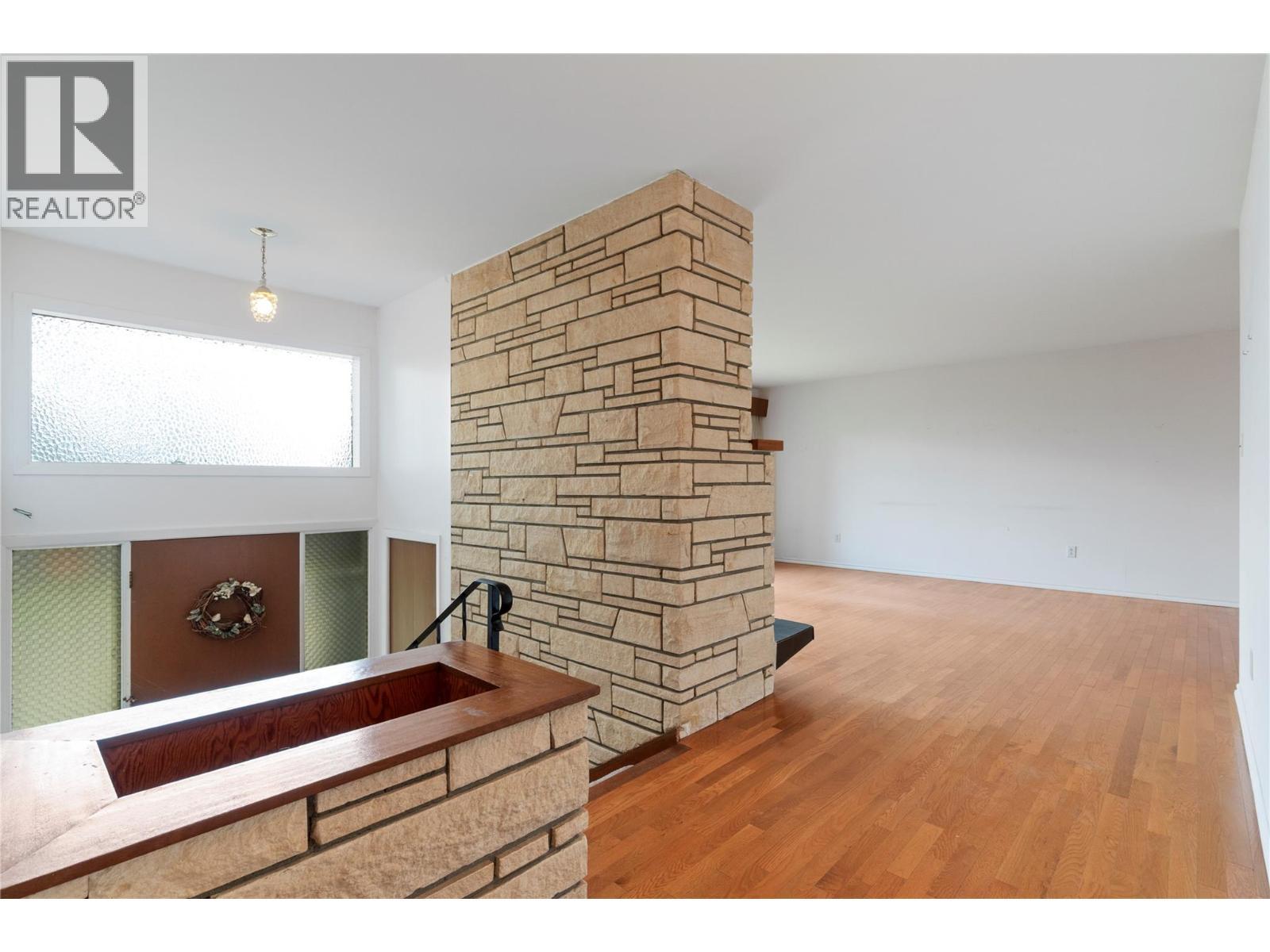 1160 Lakeshore Road Ne, Salmon Arm, BC - Indoor Photo Showing Other Room