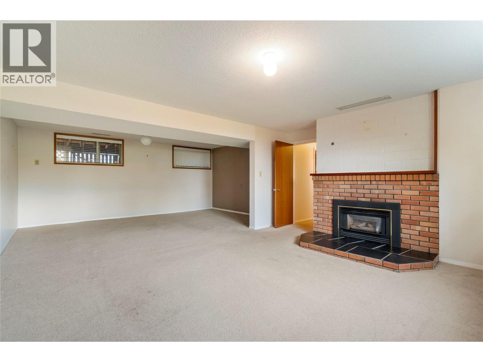 1160 Lakeshore Road Ne, Salmon Arm, BC - Indoor With Fireplace