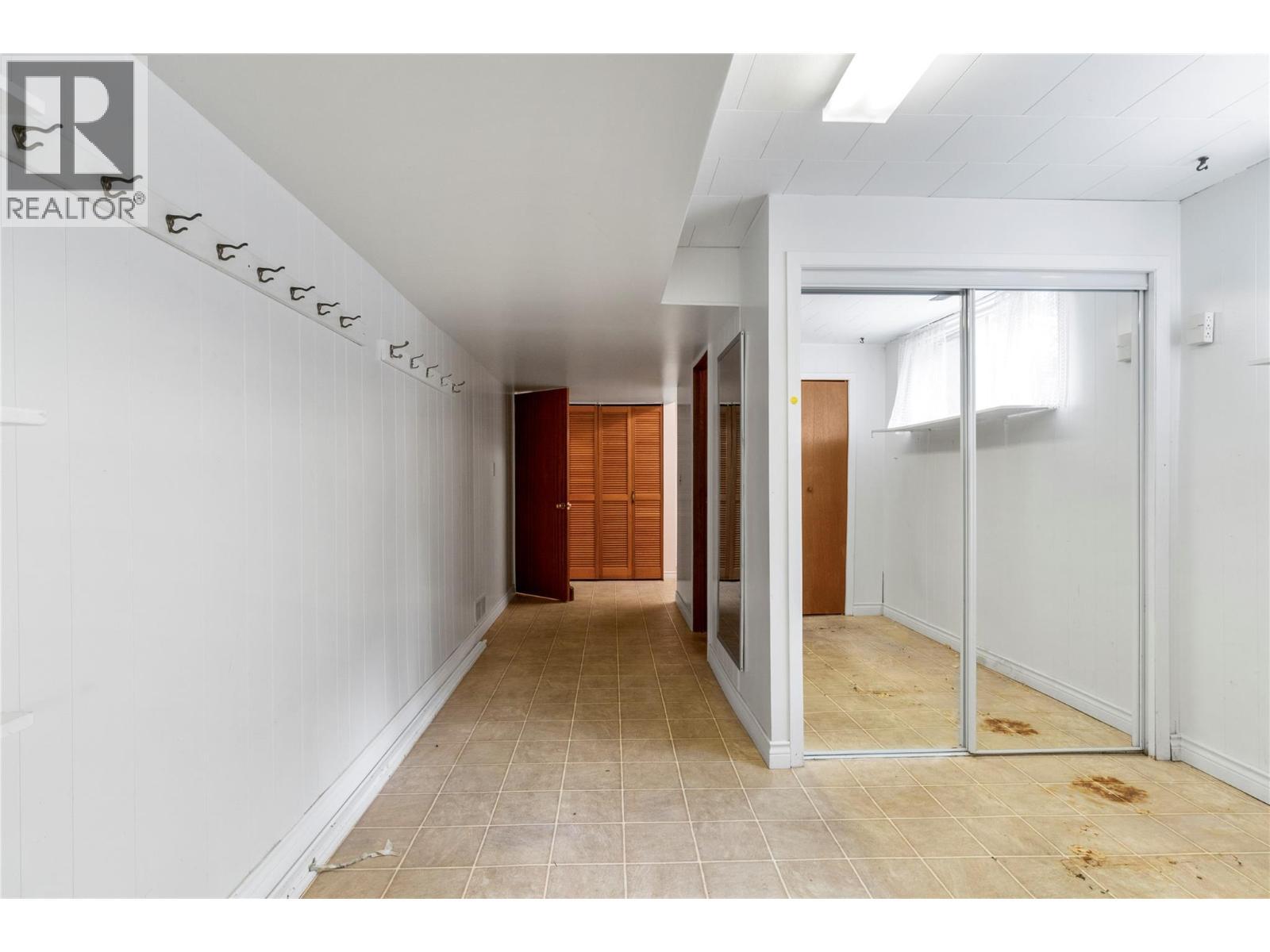 1160 Lakeshore Road Ne, Salmon Arm, BC - Indoor Photo Showing Other Room