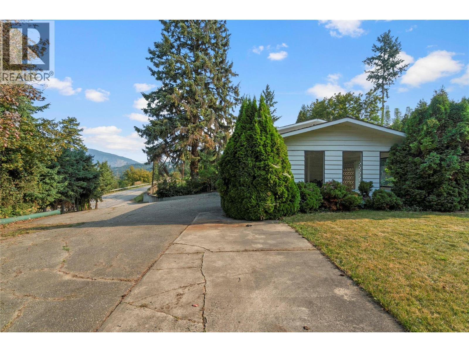 1160 Lakeshore Road Ne, Salmon Arm, BC - Outdoor