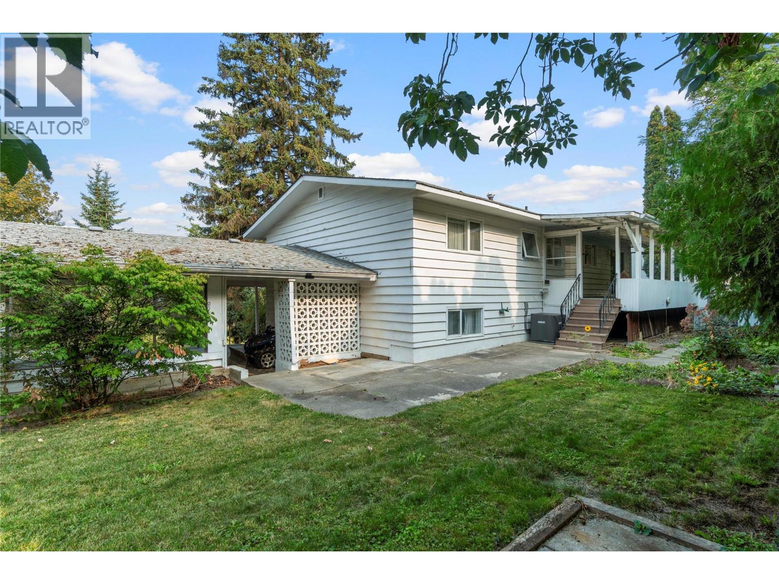 1160 Lakeshore Road Ne, Salmon Arm, BC - Outdoor