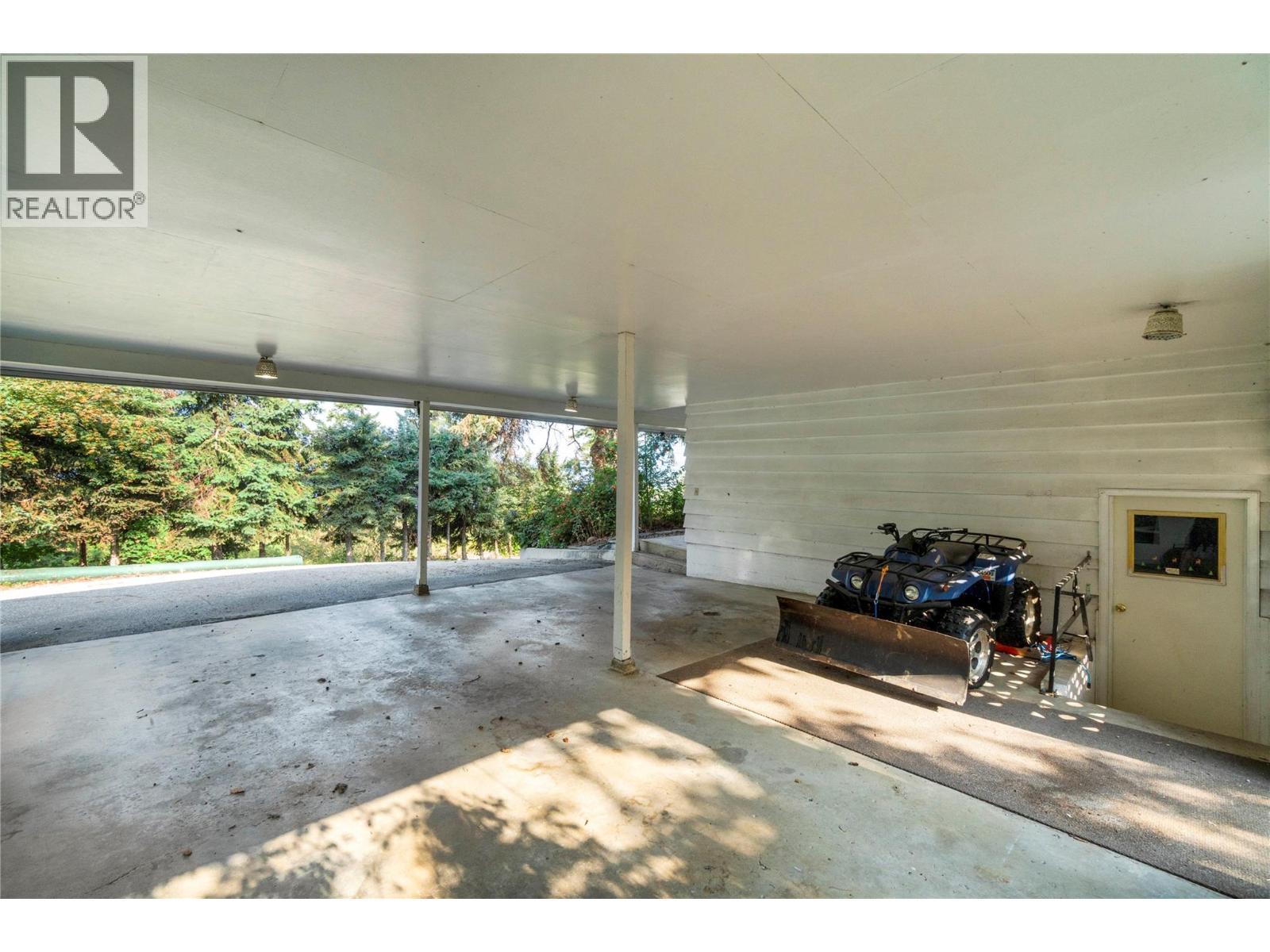 1160 Lakeshore Road Ne, Salmon Arm, BC - Photo Showing Other Room