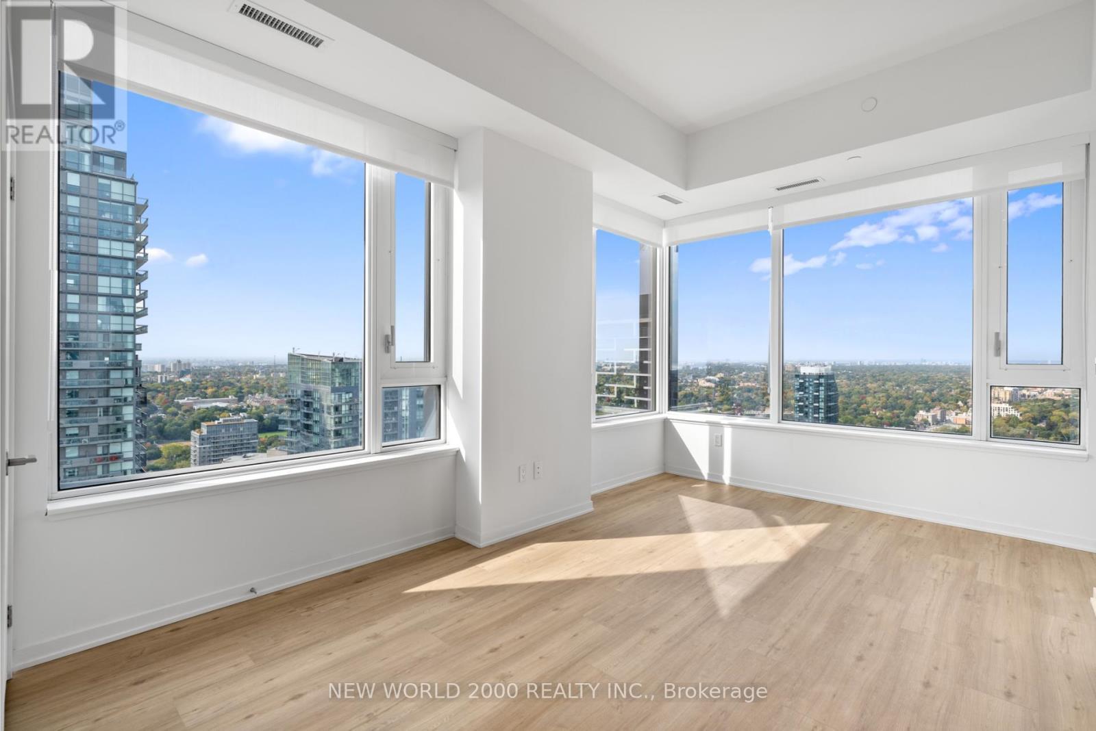 Not Exact Unit (Same Floorplan, Different Floor) - 1711 - 101 Roehampton Avenue, Toronto, ON - Indoor Photo Showing Other Room