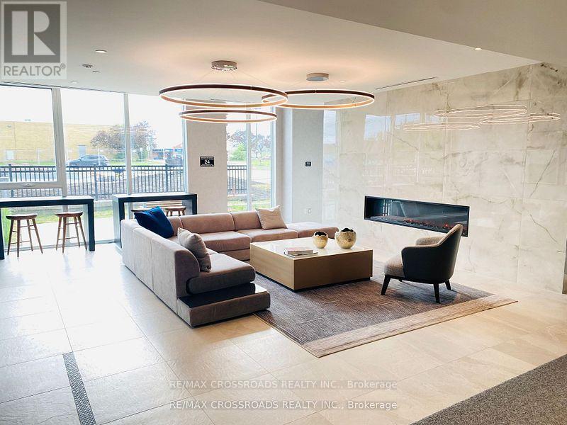 219 - 185 Deerfield Road, Newmarket, ON - Indoor