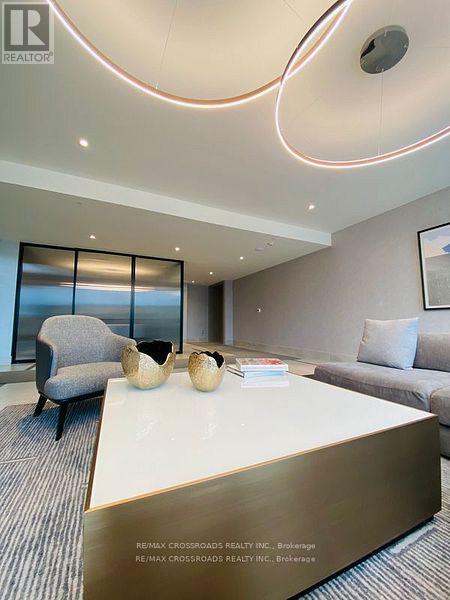 219 - 185 Deerfield Road, Newmarket, ON - Indoor