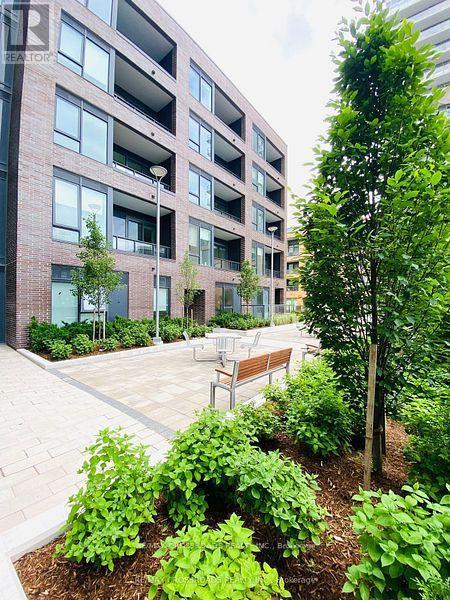 219 - 185 Deerfield Road, Newmarket, ON - Outdoor