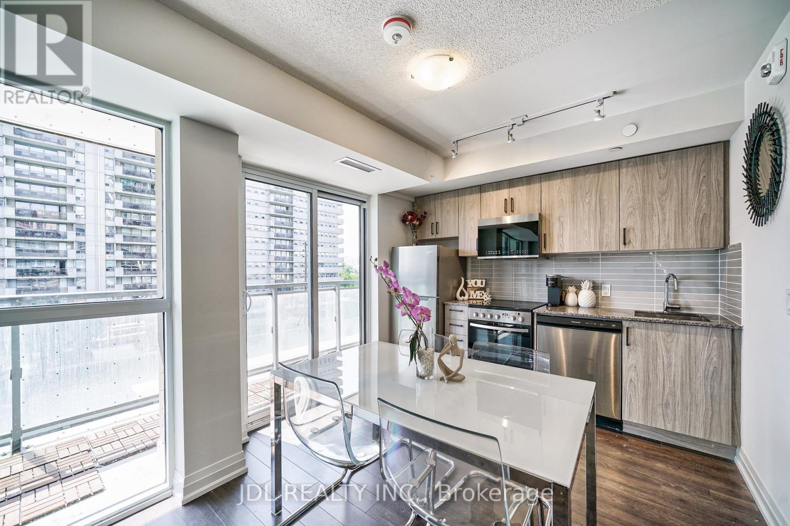 334 - 20 Meadowglen Place, Toronto, ON - Indoor Photo Showing Other Room