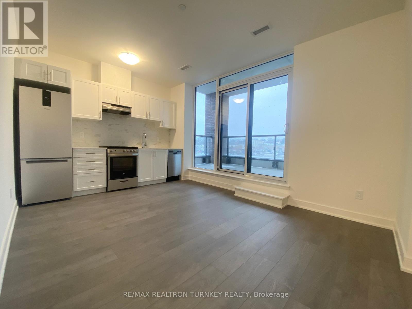 Open Concept Design - 305 - 705 Davis Drive, Newmarket, ON - Indoor Photo Showing Kitchen