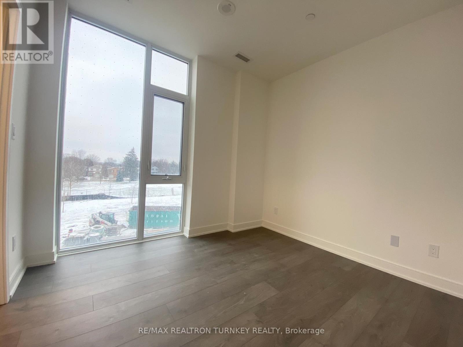 305 - 705 Davis Drive, Newmarket, ON - Indoor Photo Showing Other Room