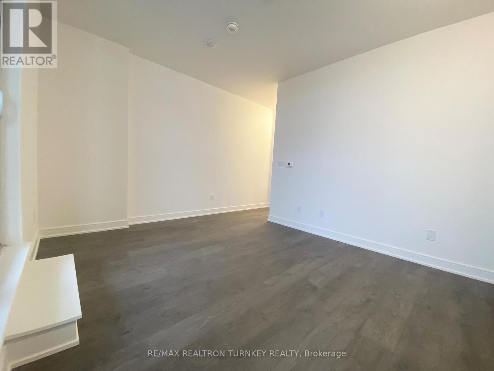 Living Room - 305 - 705 Davis Drive, Newmarket, ON - Indoor Photo Showing Other Room