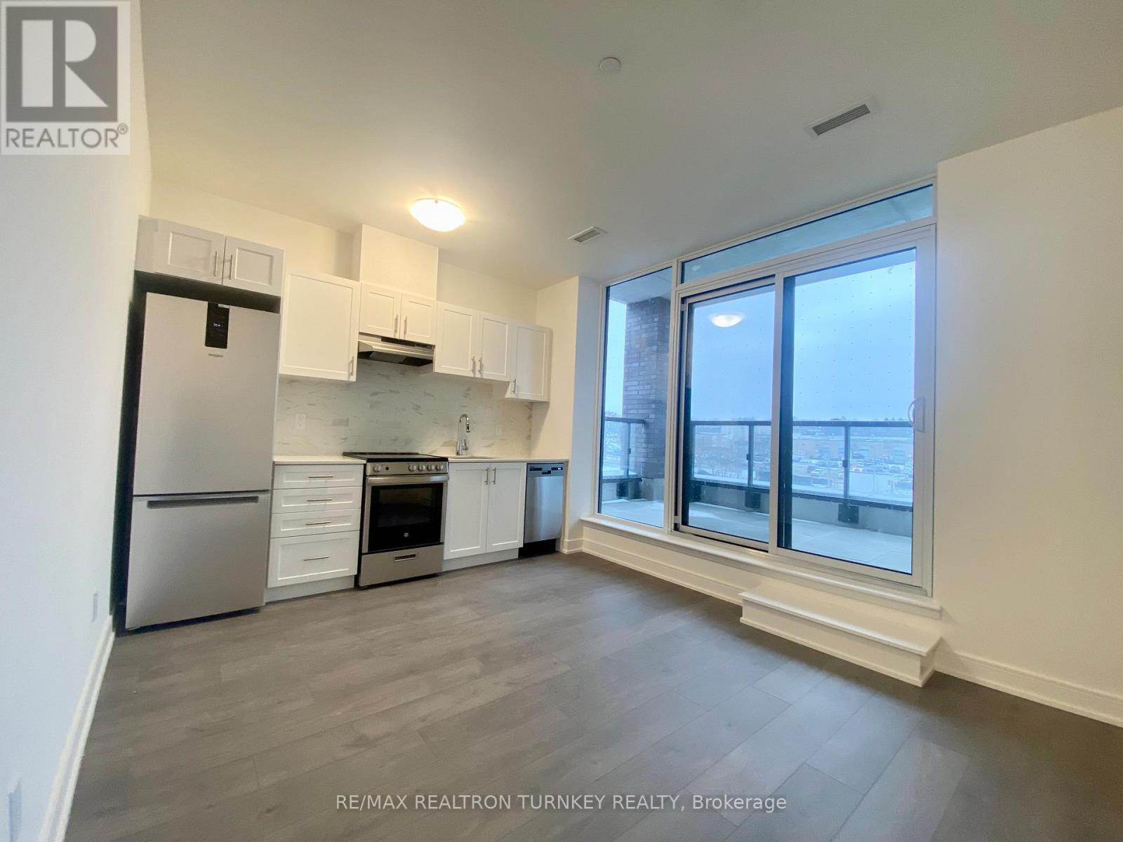 White Kitchen - 305 - 705 Davis Drive, Newmarket, ON - Indoor Photo Showing Kitchen