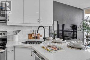 1908 - 2240 Lake Shore Boulevard W, Toronto, ON - Indoor Photo Showing Kitchen