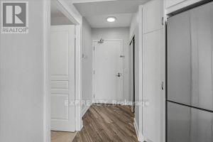 1908 - 2240 Lake Shore Boulevard W, Toronto, ON - Indoor Photo Showing Other Room