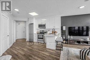 1908 - 2240 Lake Shore Boulevard W, Toronto, ON - Indoor Photo Showing Kitchen With Stainless Steel Kitchen