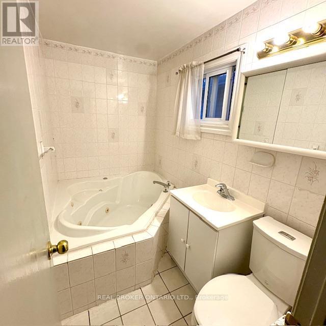 Master Bathroom - 63 Acadian Heights, Brampton, ON