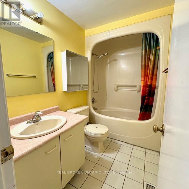 Upstairs Bathroom - 63 Acadian Heights, Brampton, ON